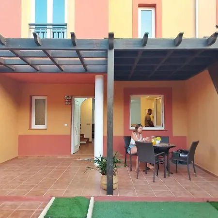 Kalani Surf House Коральео