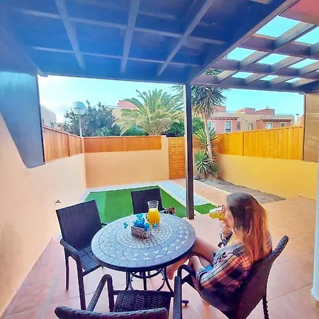 Kalani Surf House Коральео