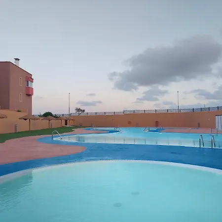 Kalani Surf House * Коральео